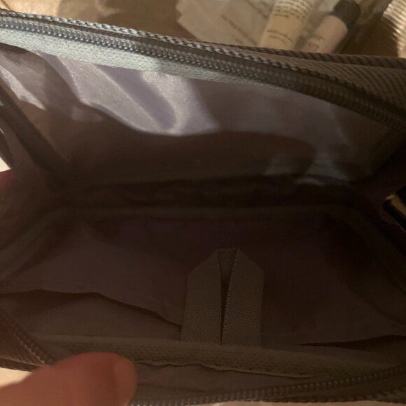 United Business First Class Amenity Travel Kit Bag - Picture 2 of 3